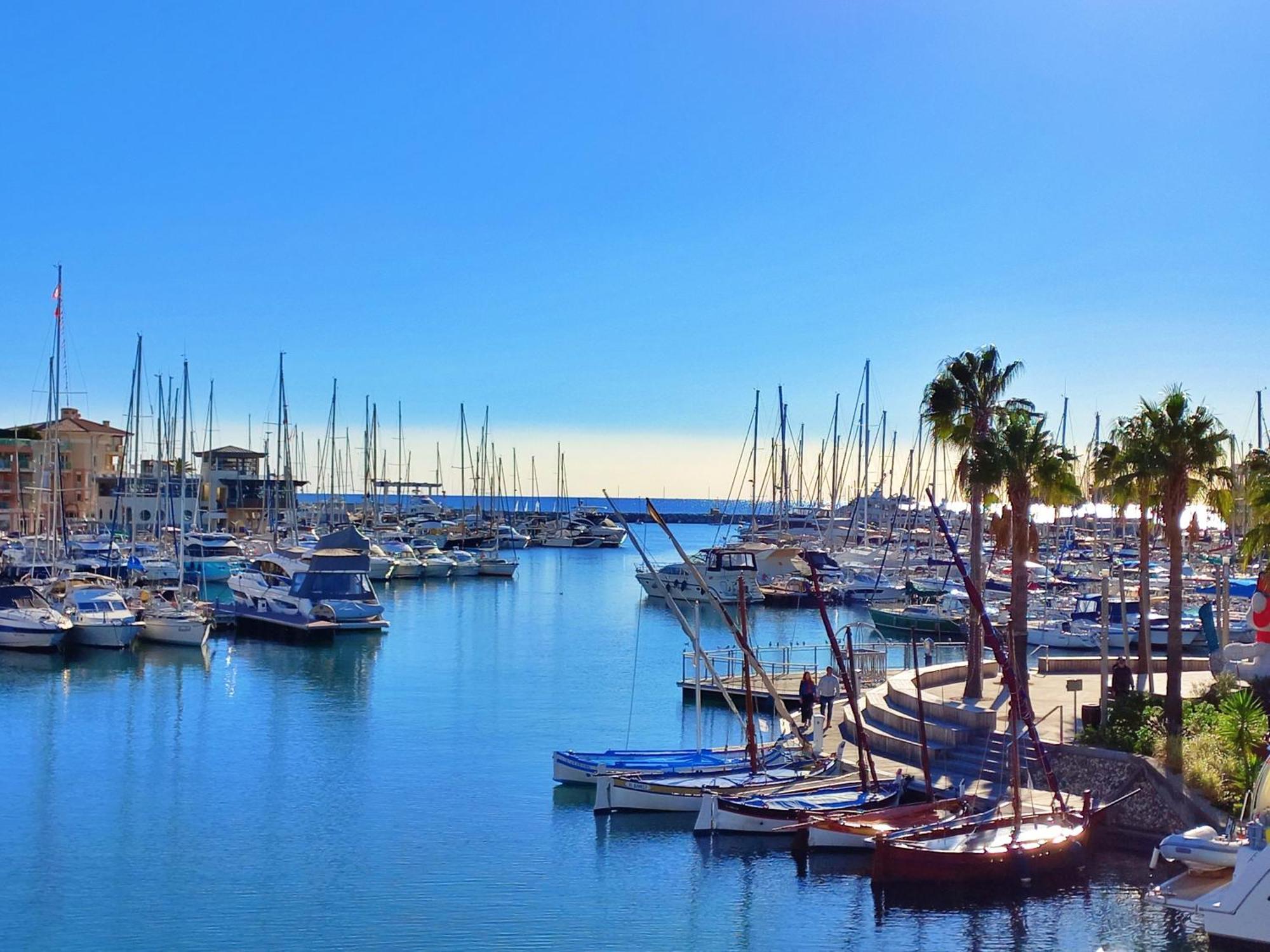 Port Frejus - Tout A Pied - Wifi - Clim Bagian luar foto