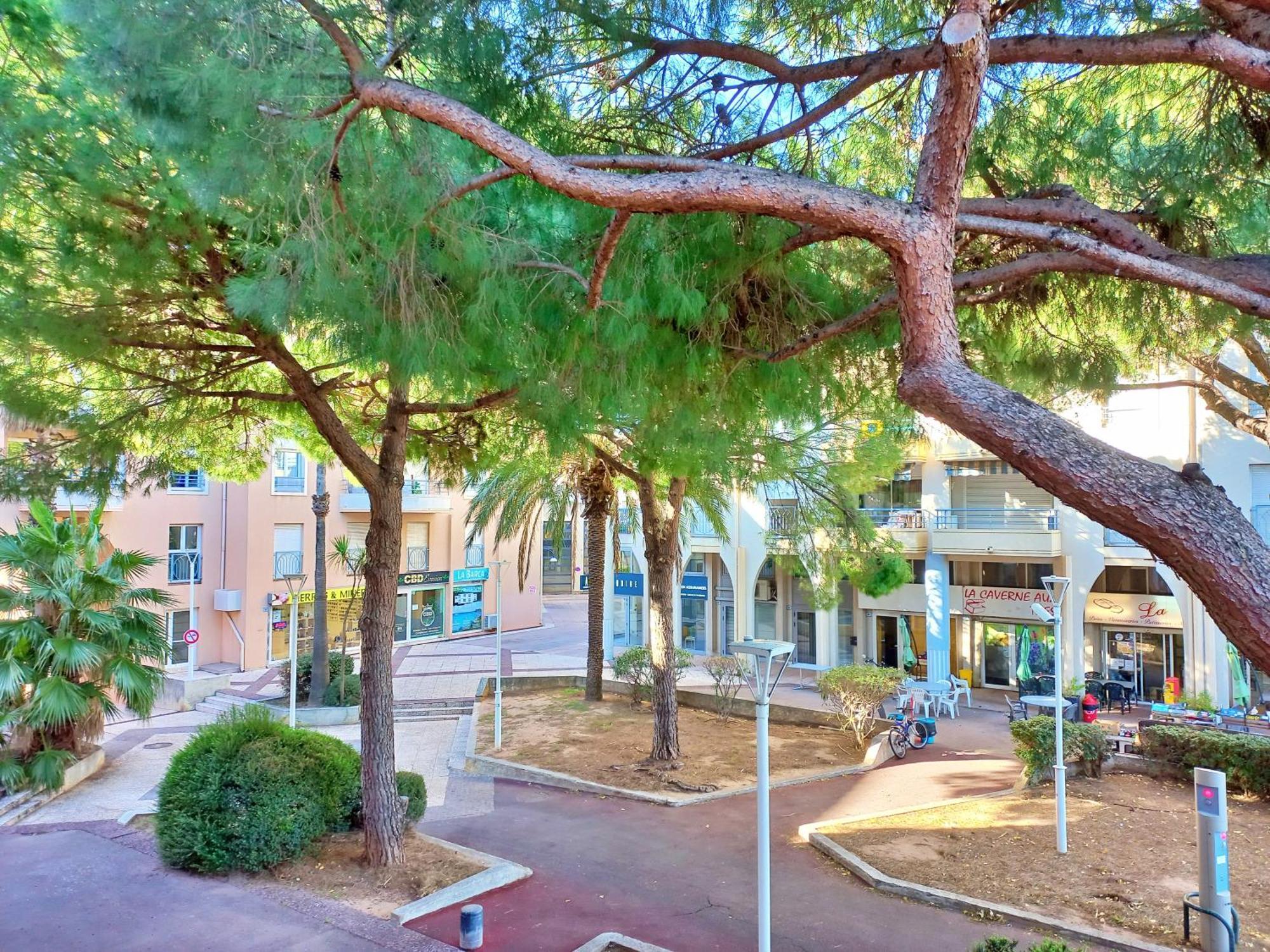 Port Frejus - Tout A Pied - Wifi - Clim Bagian luar foto